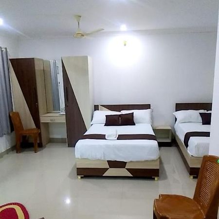 Tharavad Residency Hotel Iritti Exterior photo