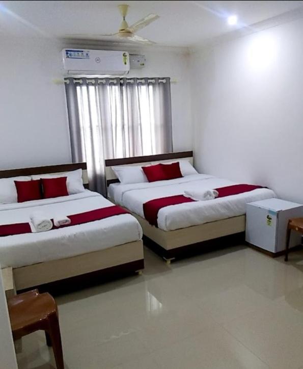 Tharavad Residency Hotel Iritti Exterior photo